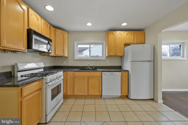 $2,700 | 244 Pomona Avenue, Glassboro, NJ 08028