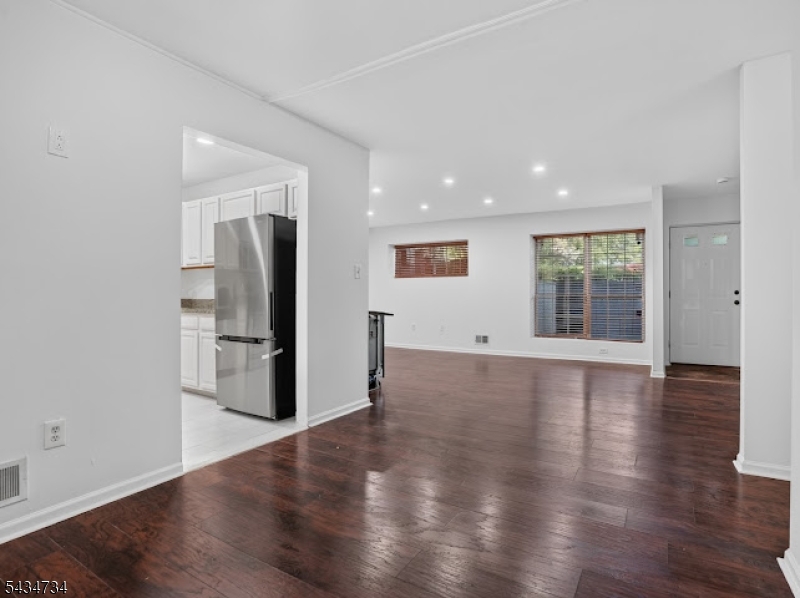 33 Seton Hall Drive Newark, NJ 07103 - Photo 2 of 14