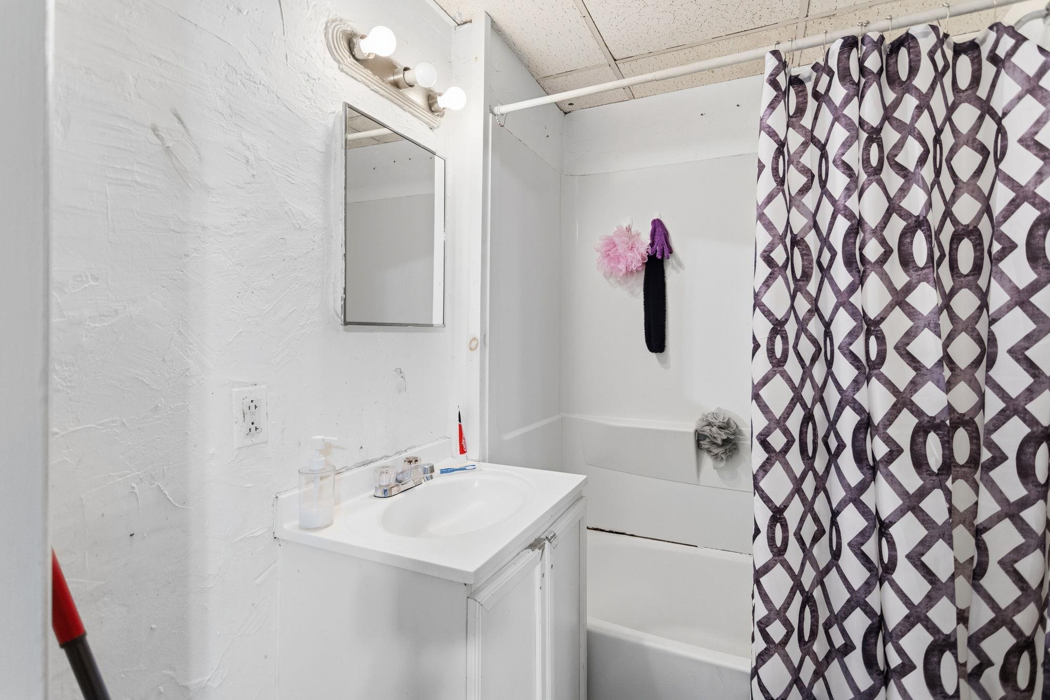 217 Spruce Street Manchester, NH 03103 - Photo 35 of 38