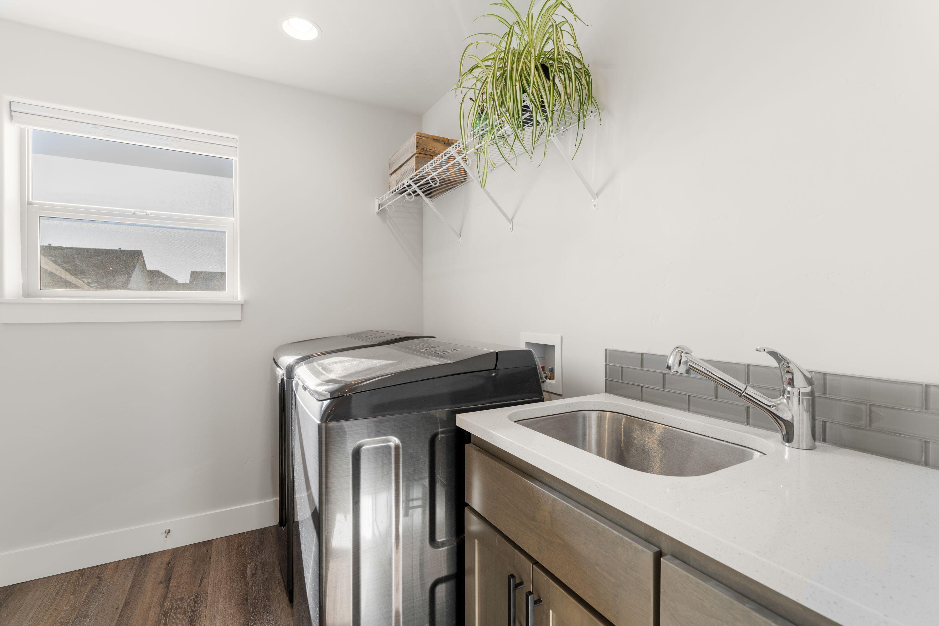 20608 Rolen Avenue Bend, OR 97702 - Photo 19 of 30 20608 Rolen Laundry