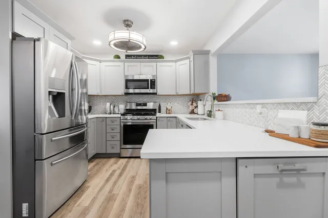 $249,900 | 986 Four Seasons Boulevard, Aurora, IL 60504