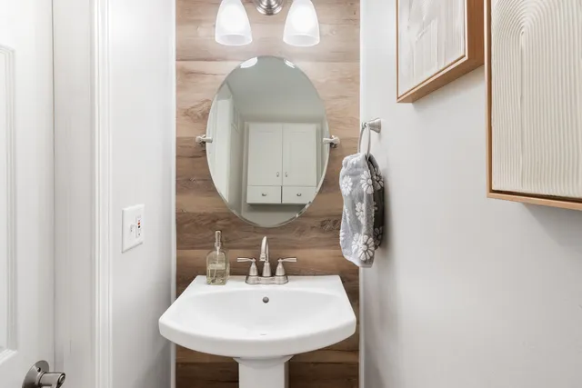 $249,900 | 986 Four Seasons Boulevard, Aurora, IL 60504