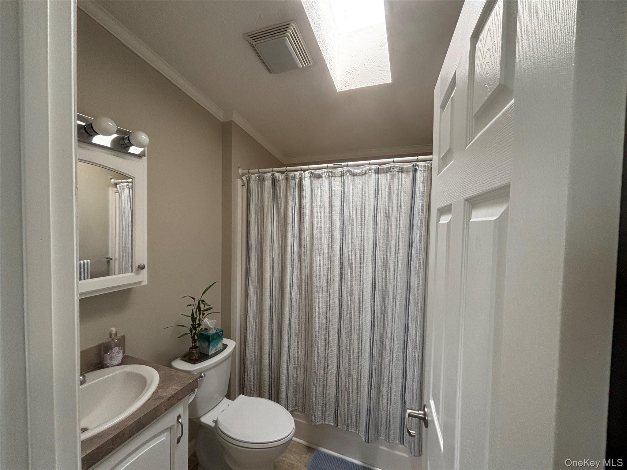 1661 Old Country Road, Unit 69 Riverhead, NY 11901 - Photo 9 of 37 a bathroom with a toilet a sink and bathtub