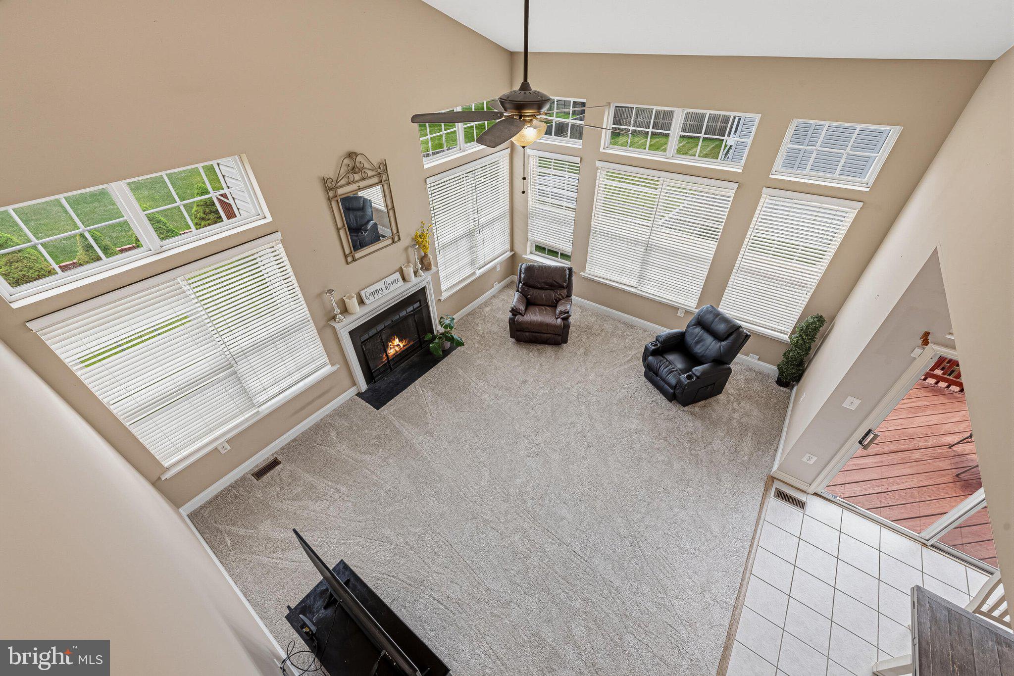 602 Shanks Evans Road Northeast Leesburg, VA 20176 - Photo 21 of 43 Spacious living area with natural light.
