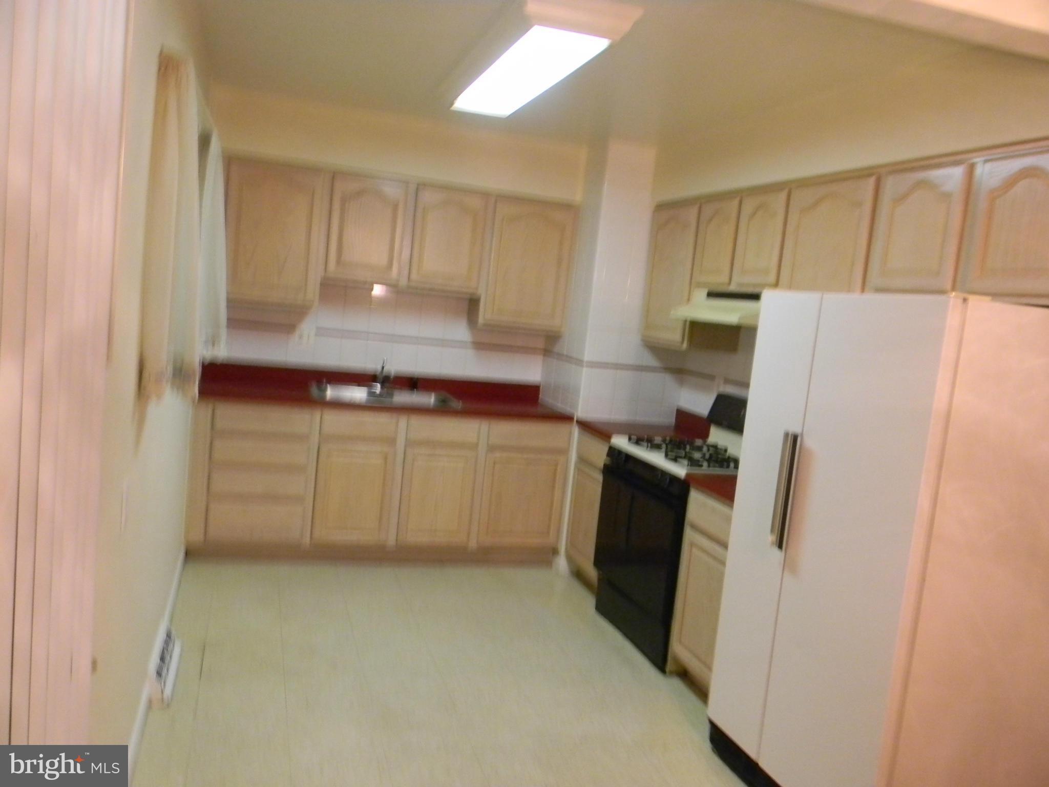 3716 Dianna Road Suitland, MD 20746 - Photo 3 of 28 Kitchen