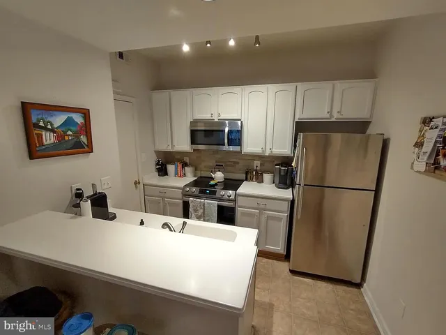 $295,000 | 3904 Penderview Drive, Unit 706, Fairfax, VA 22033