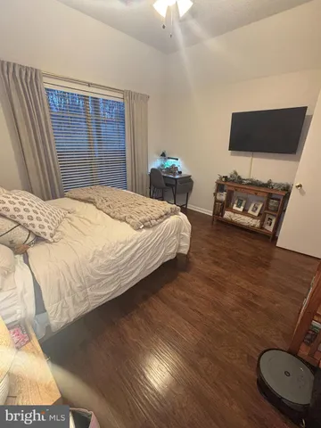 $295,000 | 3904 Penderview Drive, Unit 706, Fairfax, VA 22033