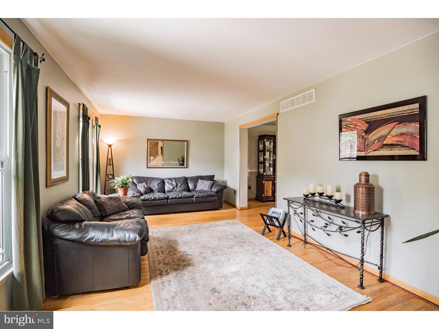727 Liberty Road Mount Laurel, NJ 08054 - Photo 3 of 20 Living Room