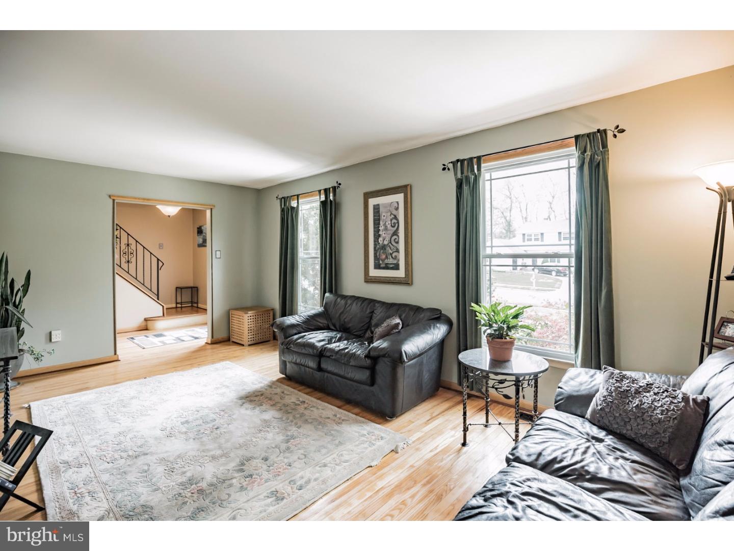 727 Liberty Road Mount Laurel, NJ 08054 - Photo 4 of 20 Living Room