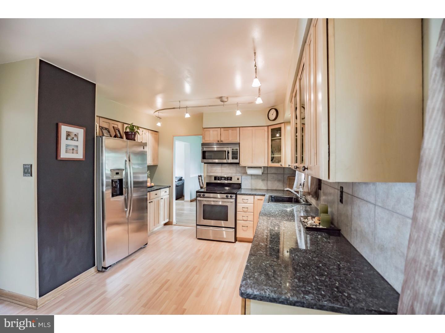 727 Liberty Road Mount Laurel, NJ 08054 - Photo 7 of 20 Kitchen