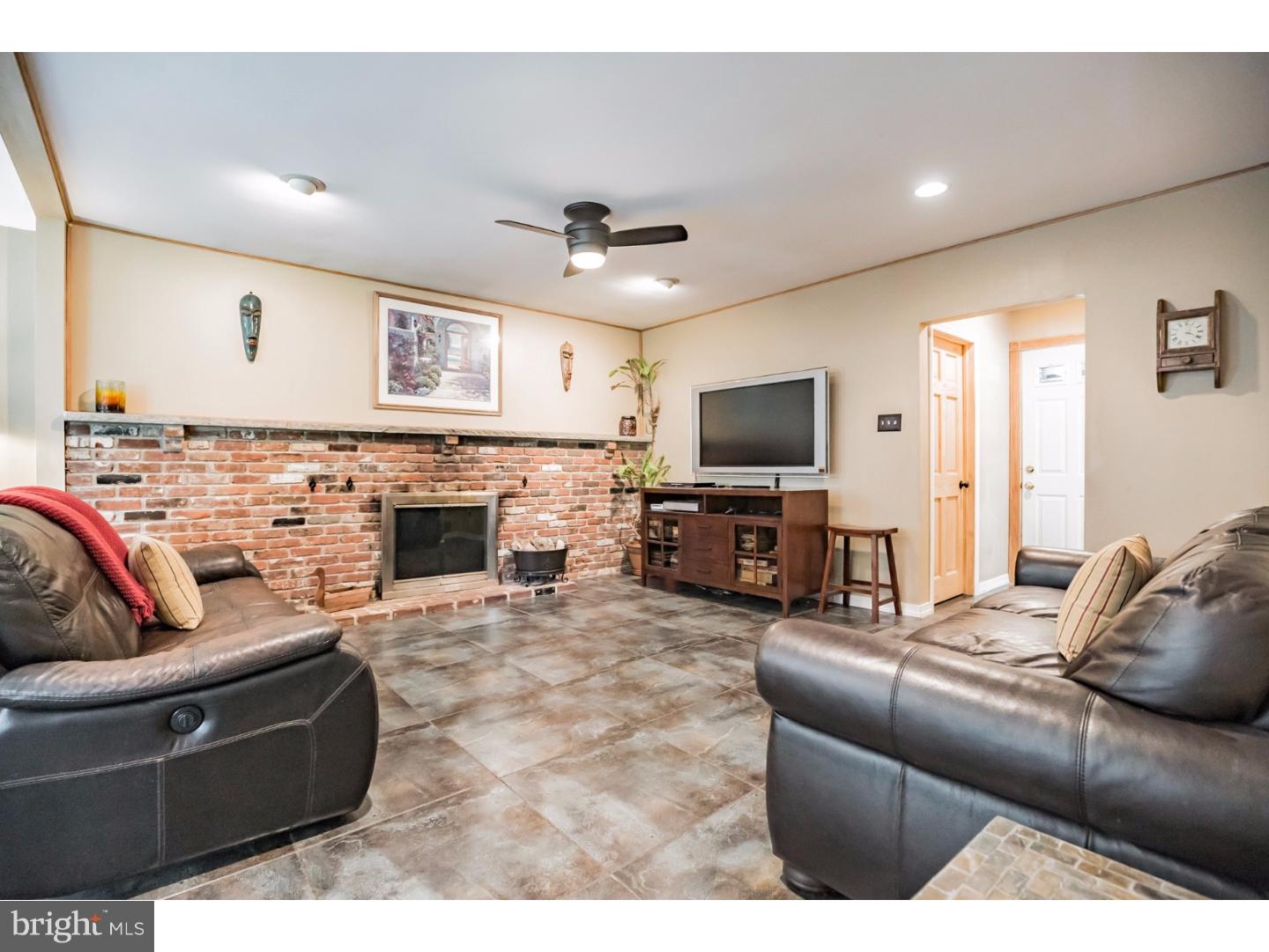 727 Liberty Road Mount Laurel, NJ 08054 - Photo 10 of 20 Family Room