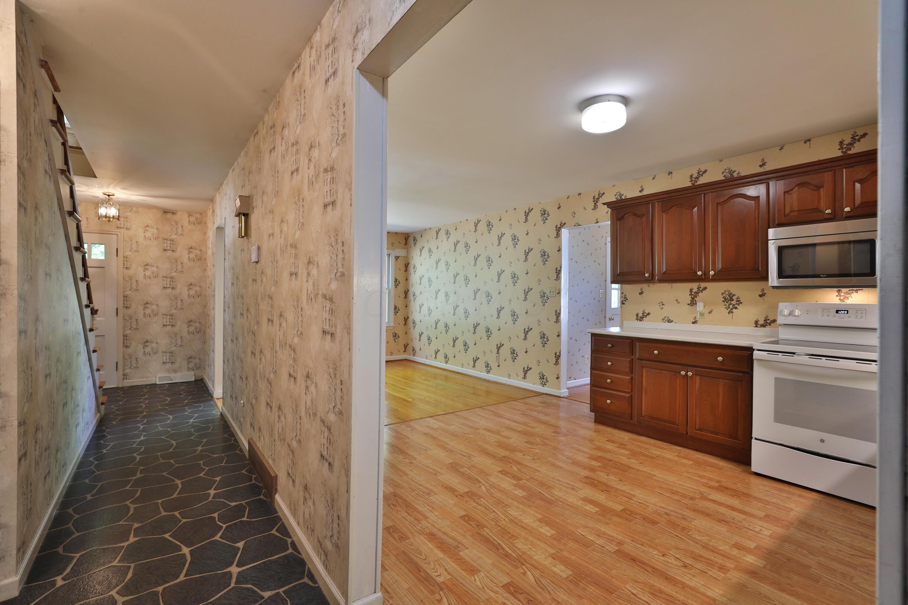 7646 Lee Road Westerville, OH 43081 - Photo 17 of 54 Kitchen
