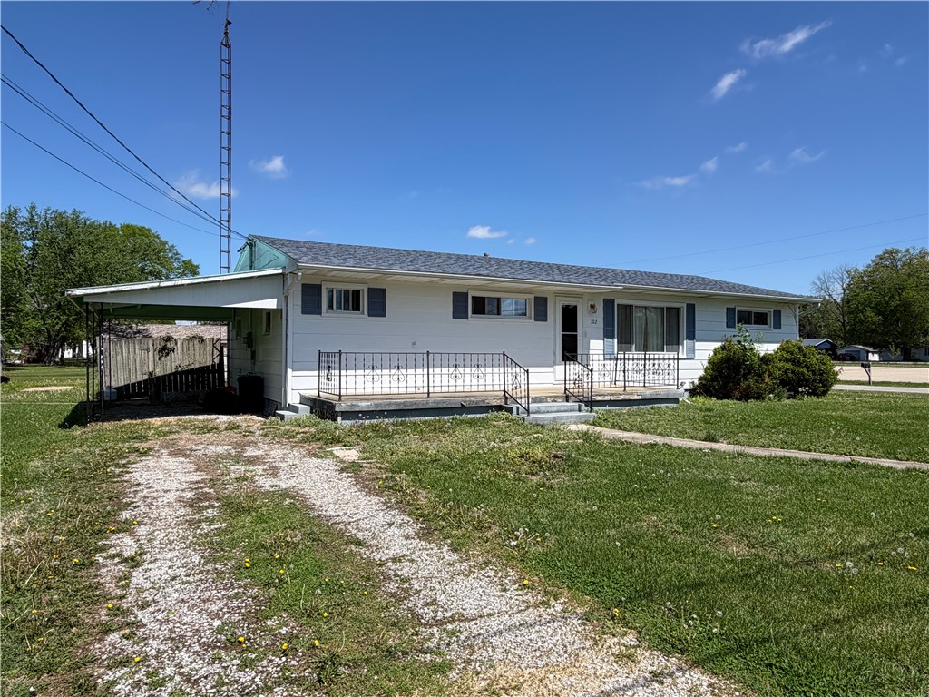 102 West Effingham Avenue Patoka, IL 62875 - Photo 2 of 18