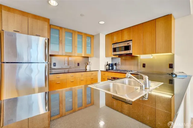 a view of a livingroom with furniture