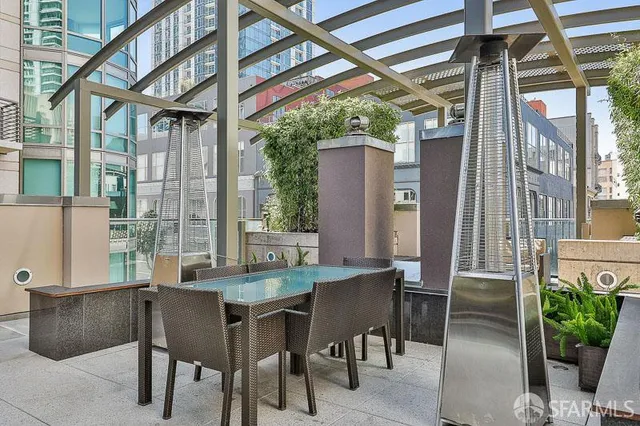 a picture of city view