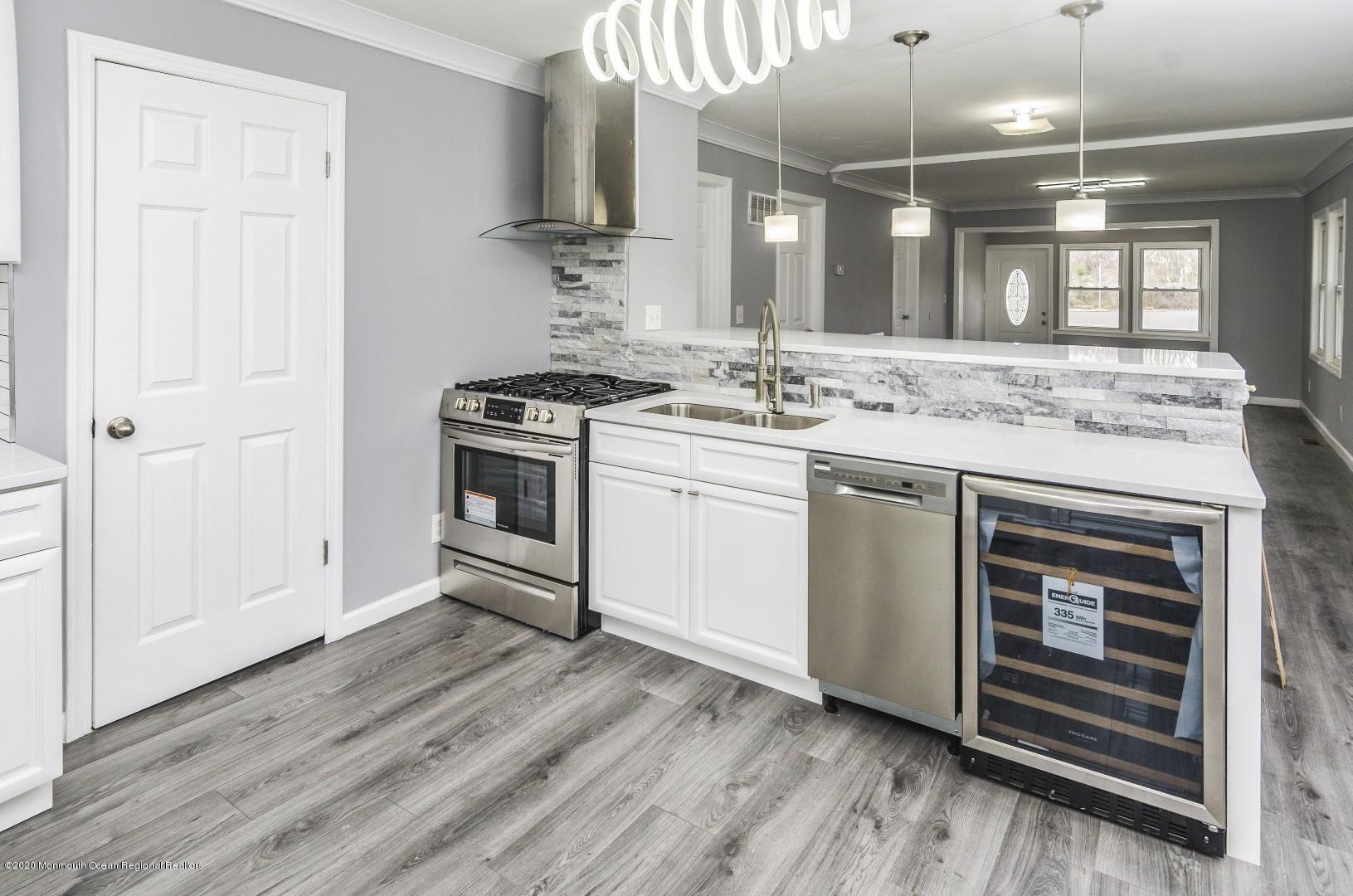 656 Wayside Road Neptune Township, NJ 07753 - Photo 6 of 16 Ettouati_15389_P06_99562