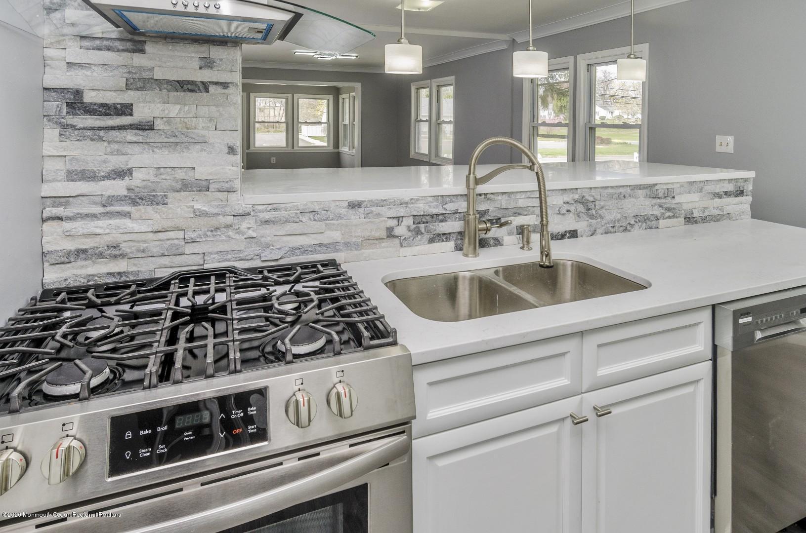 656 Wayside Road Neptune Township, NJ 07753 - Photo 8 of 16 Ettouati_15389_P08_99561