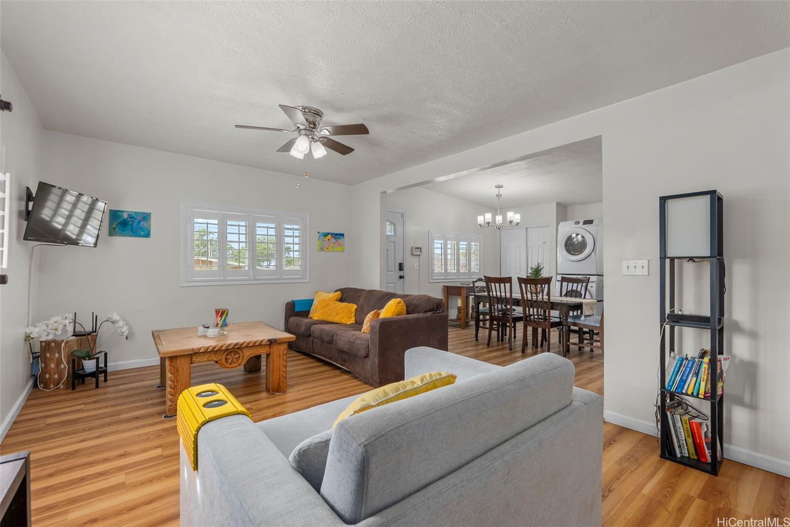 87-1423 Akowai Road Waianae, HI 96792 - Photo 7 of 24 a living room with furniture and wooden floor
