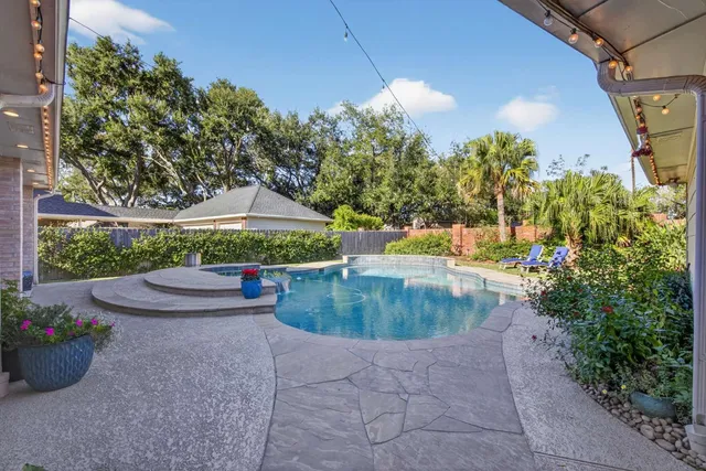 a view of a house with entertaining space