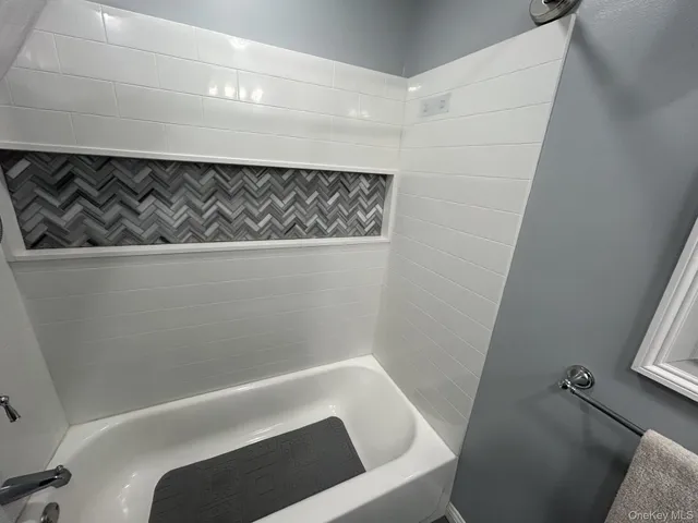 $544,999 | 21 Lakeview Drive, Middle Island, NY 11953