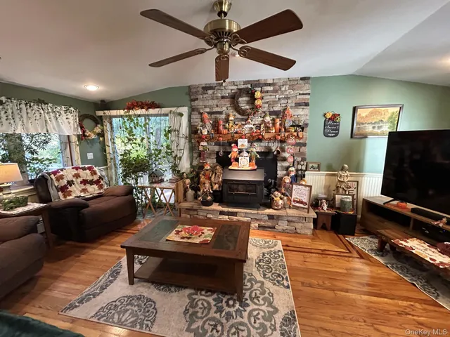 $544,999 | 21 Lakeview Drive, Middle Island, NY 11953