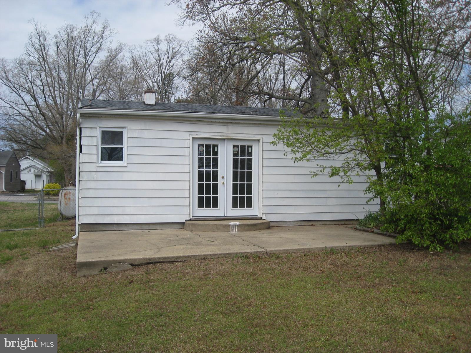 Exterior (Rear)