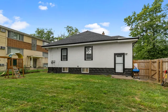 a front view of house with yard