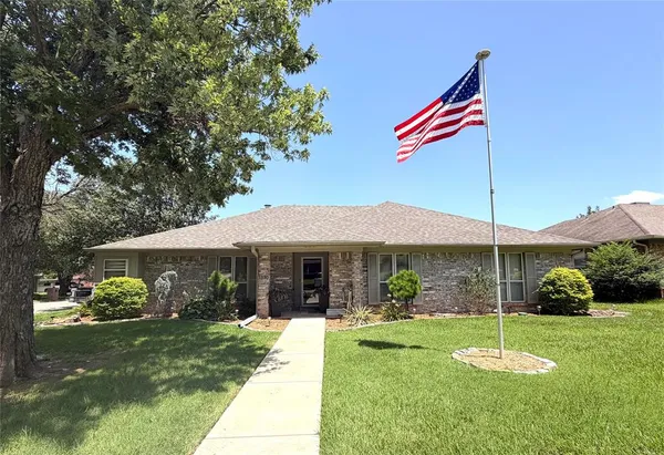 $289,000 | 1330 36th Street Northeast, Paris, TX 75460