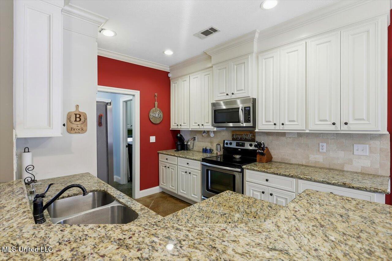 110 Greenfield Ridge Drive Brandon, MS 39042 - Photo 9 of 27 08-110 Greenfield Ridge Dr _ Home Tours