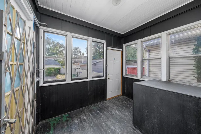 $2,500 | 7643 South Paxton Avenue, Chicago, IL 60649