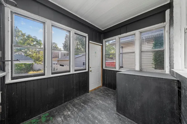 $2,500 | 7643 South Paxton Avenue, Chicago, IL 60649