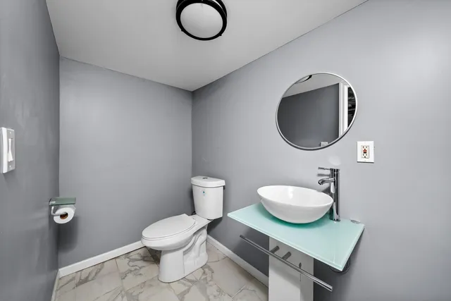 $2,500 | 7643 South Paxton Avenue, Chicago, IL 60649