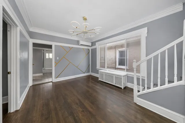 $2,500 | 7643 South Paxton Avenue, Chicago, IL 60649