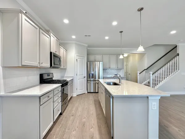 $2,700 | 229 Shadybrook Drive, Summerville, SC 29486