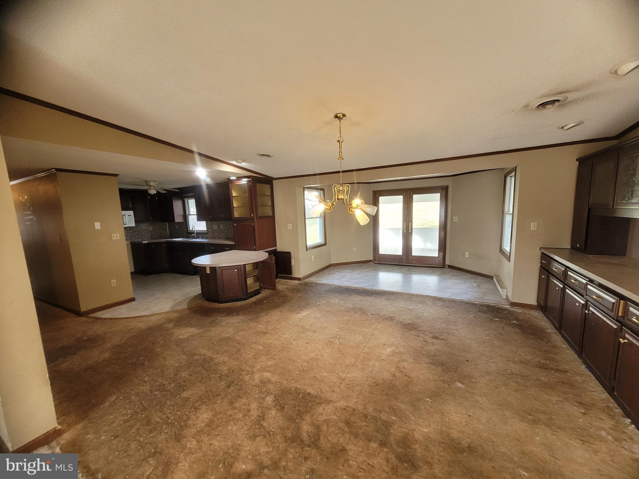 16821 Porter Road Northwest Frostburg, MD 21532 - Photo 17 of 39 a view of a electric appliances in a kitchen
