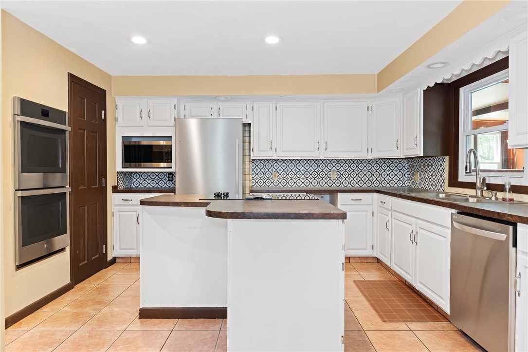 67 Highwood Drive Coventry, RI 02816 - Photo 14 of 50