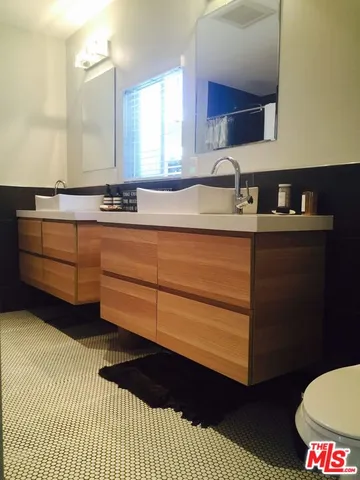 $4,150 | 559 Vernon Avenue, Venice, CA 90291