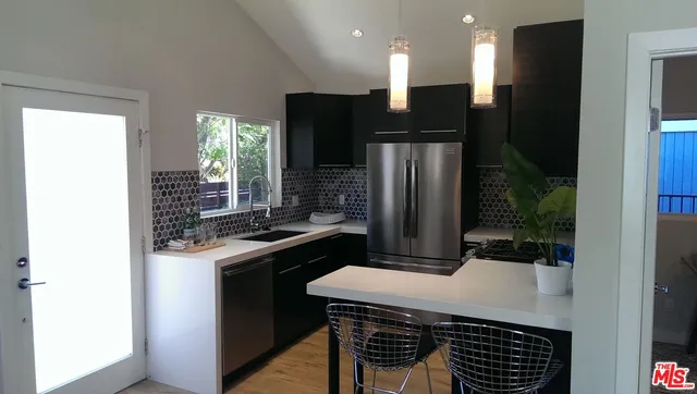 $4,150 | 559 Vernon Avenue, Venice, CA 90291