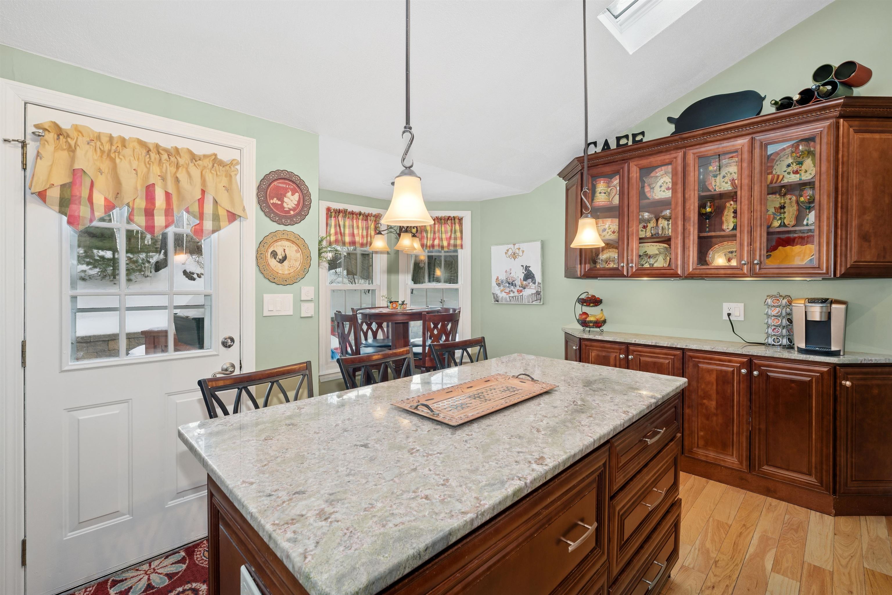 244 Harris Road Nashua, NH 03062 - Photo 8 of 41