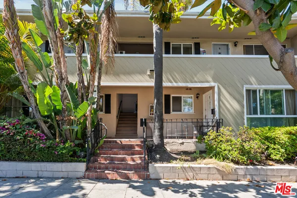 $3,500,000 | 272 South Doheny Drive, Unit 1, Beverly Hills, CA 90211