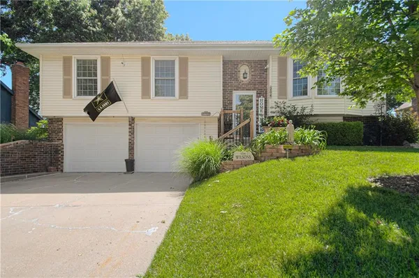 $375,000 | 204 South Brittany Drive, Olathe, KS 66061