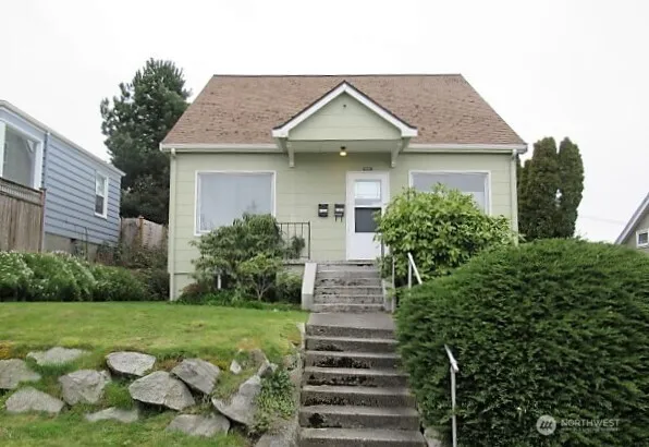 $2,250 | 4725 35th Avenue Southwest, Unit B, Seattle, WA 98126