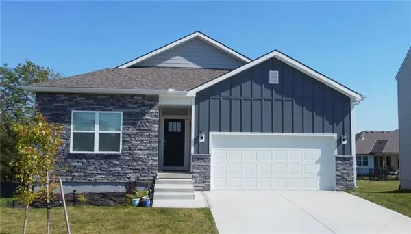$460,000 | 20121 Cornice St Spring Hill, Spring Hill, KS 66083