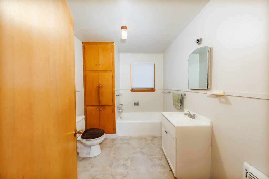 449 Olde Towne Road Paradise, TX 76073 - Photo 12 of 23 a bathroom with a sink a toilet and shower
