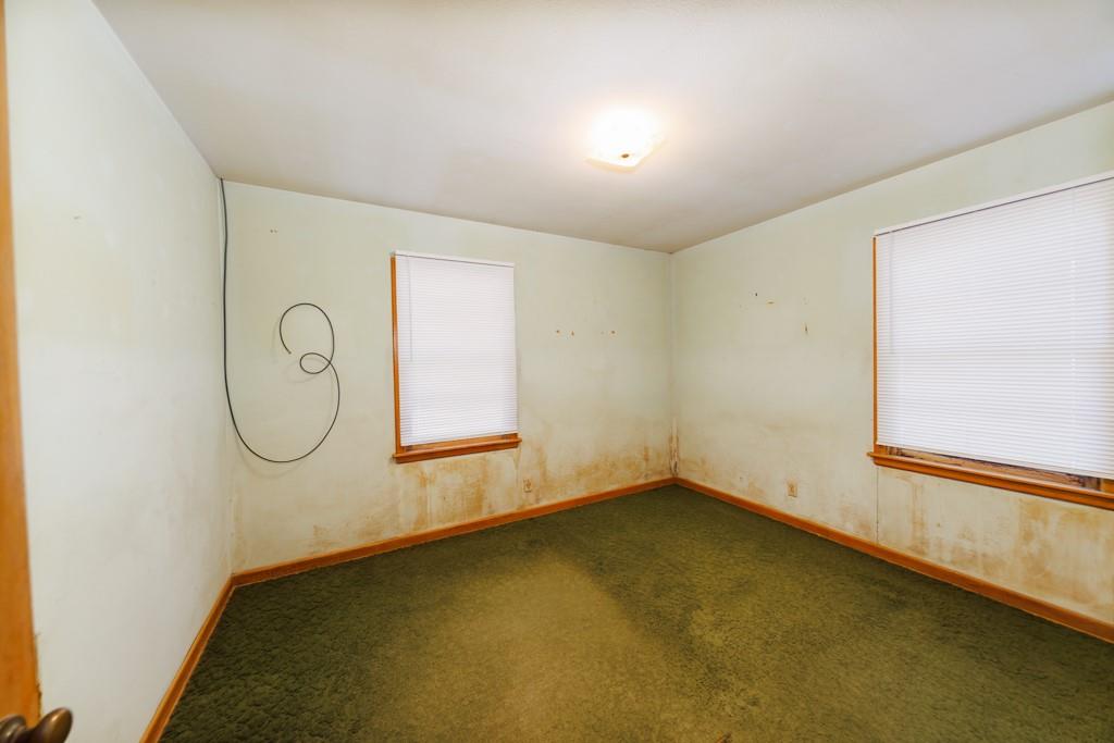 449 Olde Towne Road Paradise, TX 76073 - Photo 13 of 23 a view of room with window and closet
