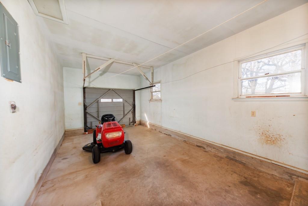 449 Olde Towne Road Paradise, TX 76073 - Photo 14 of 23 a view of a livingroom with car window
