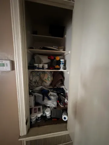 a view of a house with backyard