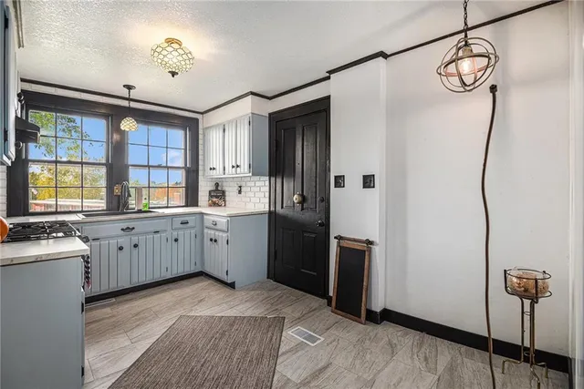 $229,900 | 3929 Pickett Road, St. Joseph, MO 64503