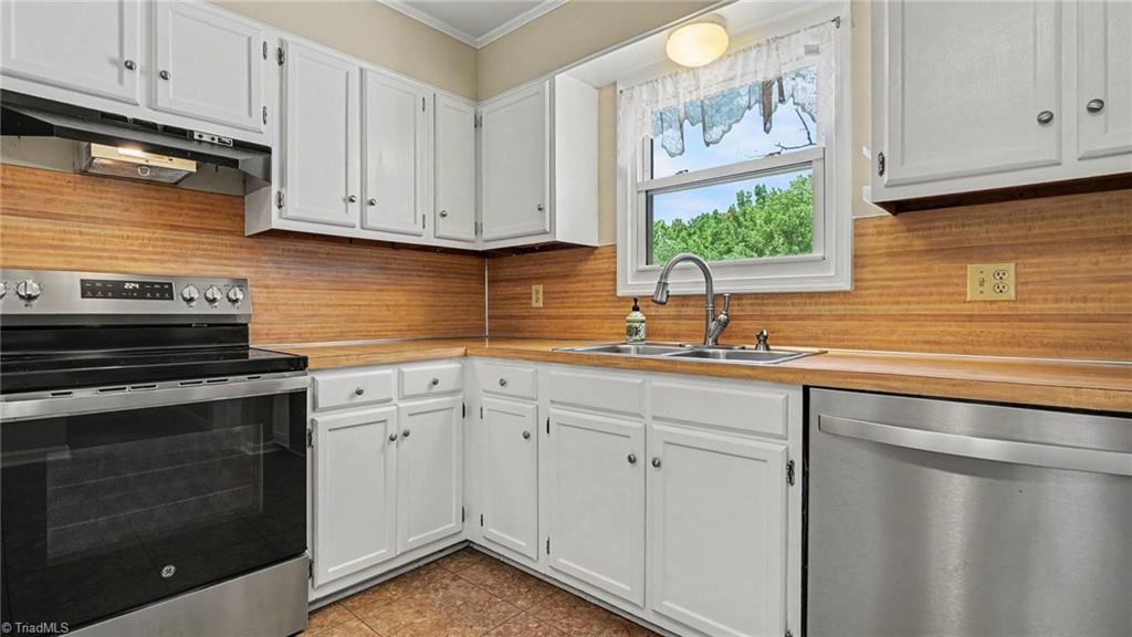 6594 Riverwood Road Walkertown, NC 27051 - Photo 9 of 30
