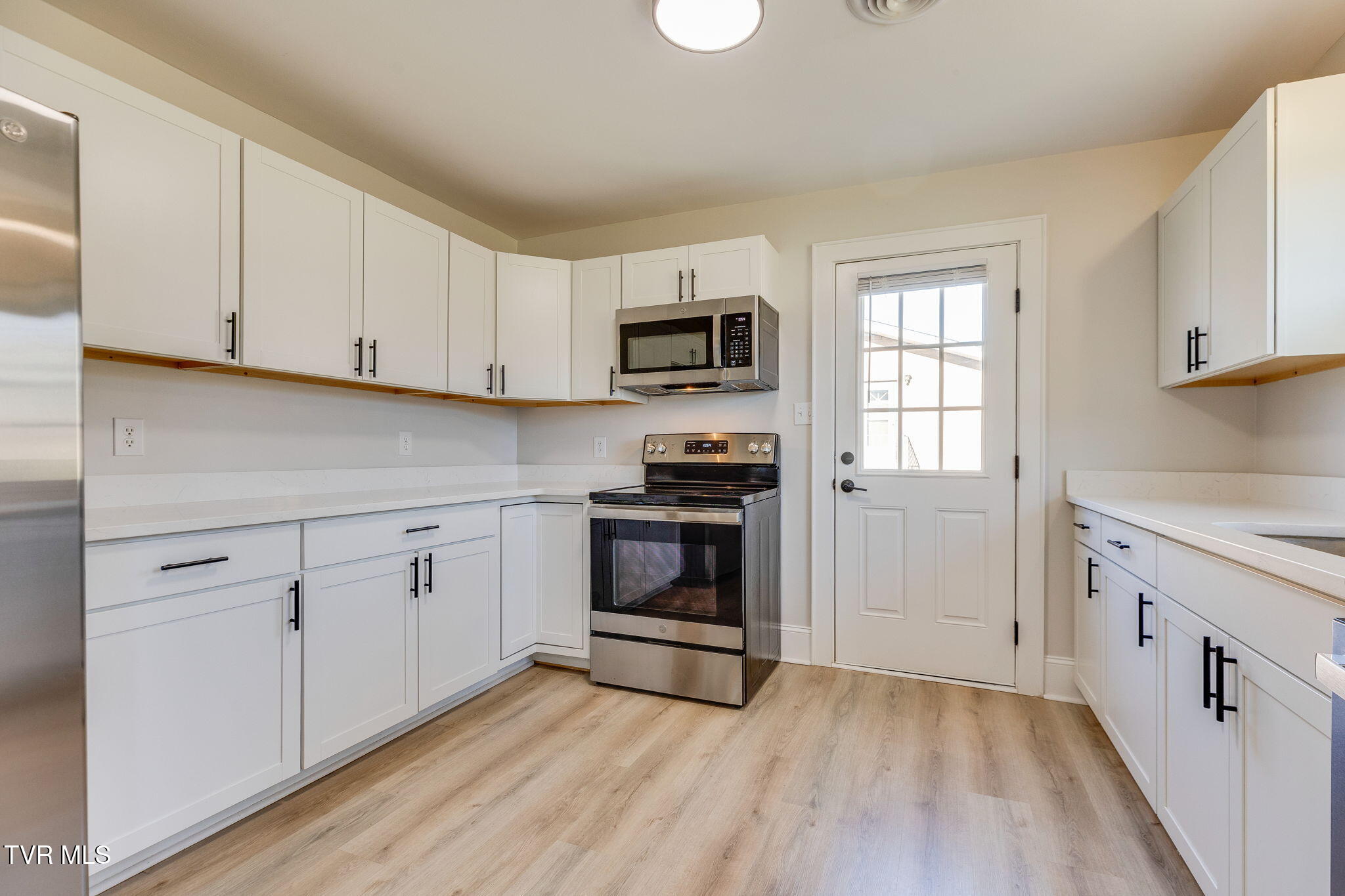 146 Carlton Road Bristol, TN 37620 - Photo 11 of 46 010